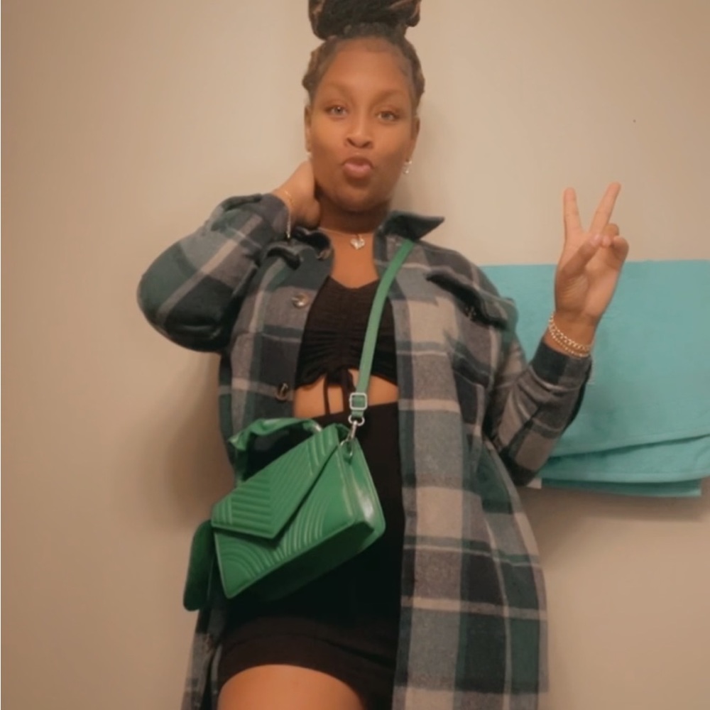 Meet your Posher, Destinee